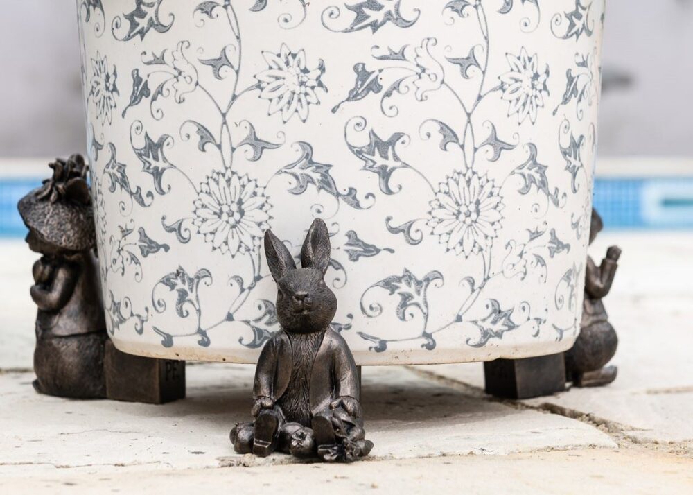 Beatrix Potter Benjamin Bunny Plant Pot Feet - Set of 3 - Benjamin In Tamoshanter Hat, Benjamin With Vegetables, Benjamin Shopping - Image 11