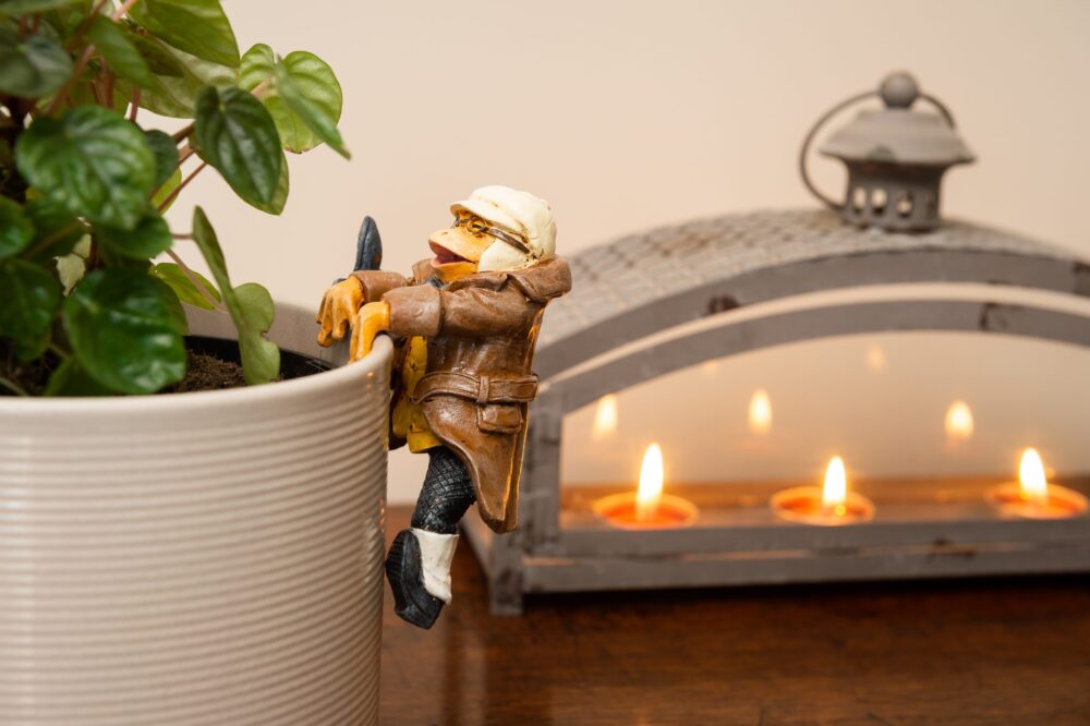Pot Buddies Wind in the Willows Mr Toad Driving Pot Hanger - Image 2