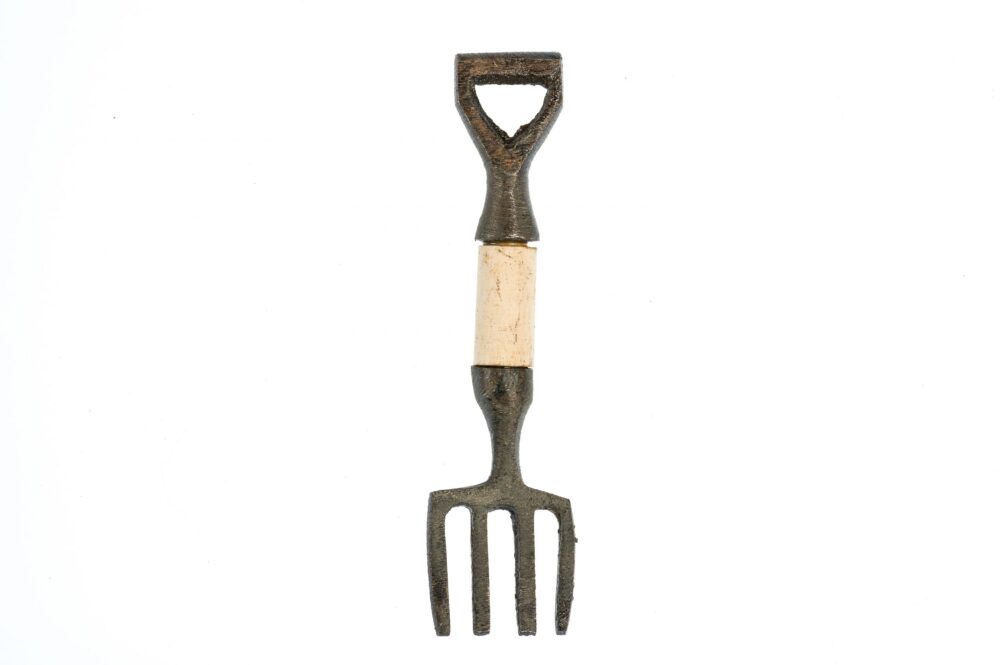Decorative Handmade Garden Tool Garland - Image 4