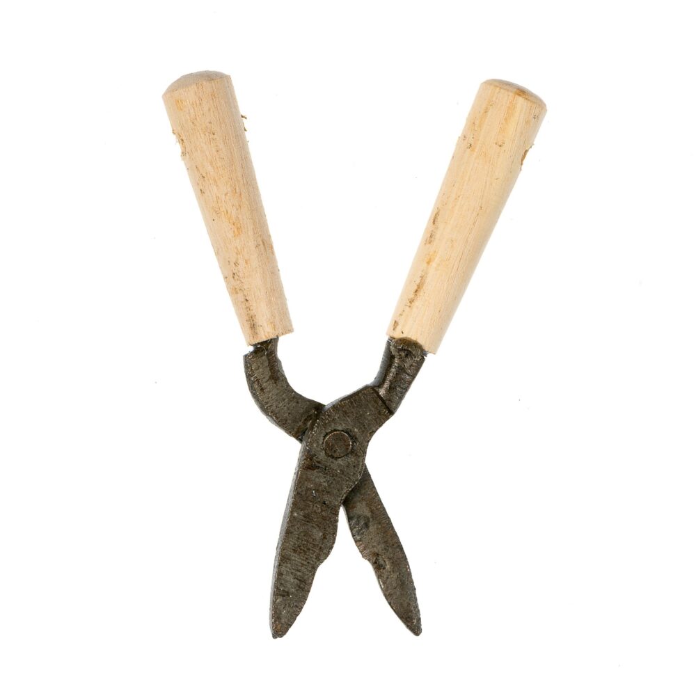 Decorative Handmade Garden Tool Garland - Image 9