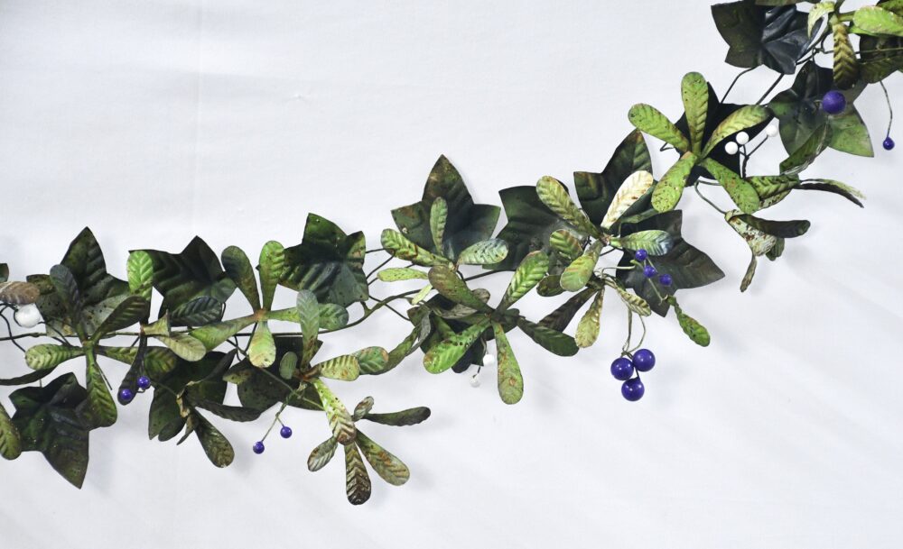 Christmas Artisan Fairtrade Metal Mistletoe Garland Decoration - Image 4