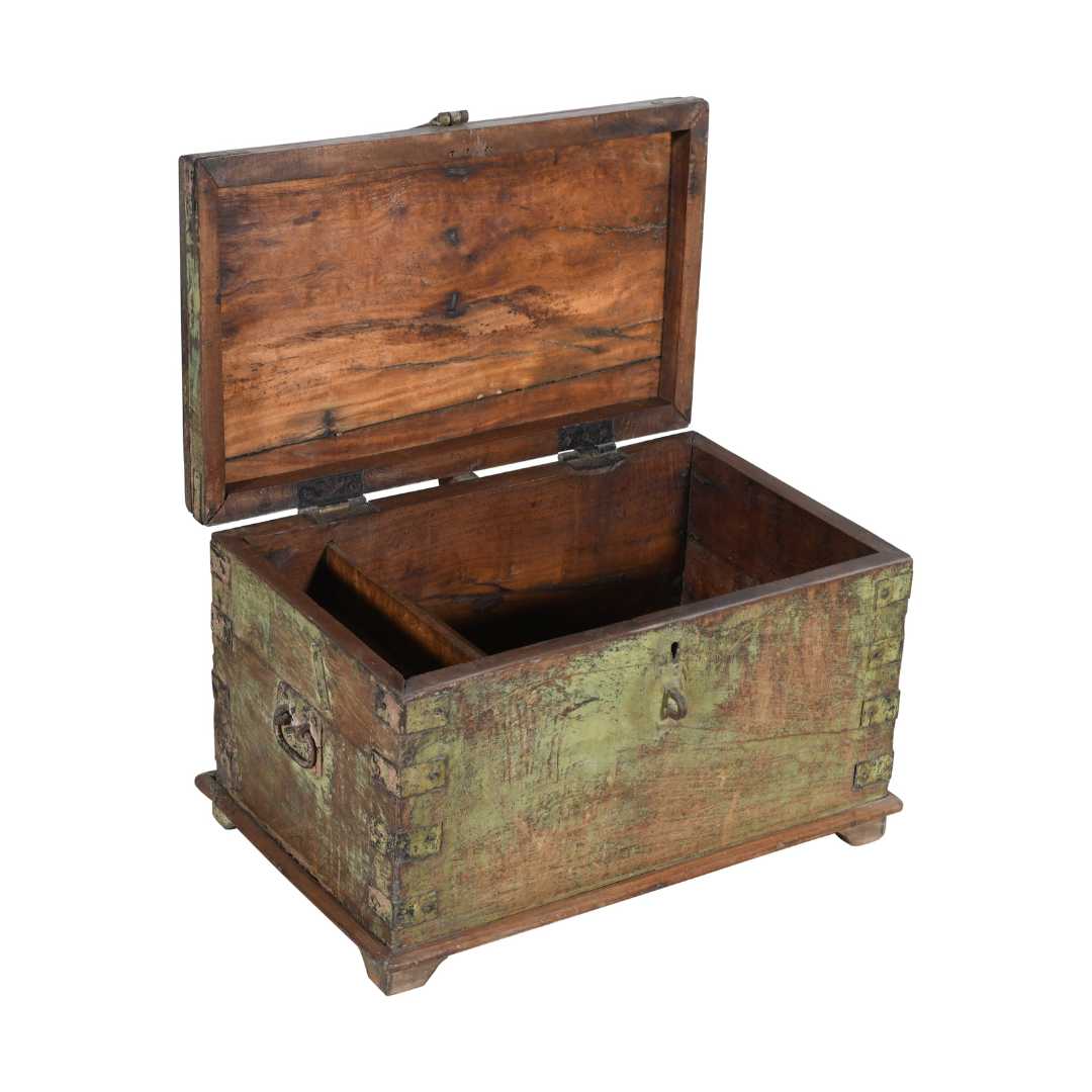 Antique Indian Teak Dowry Treasure Chest Coffee Side Table – 19th Century - Image 4