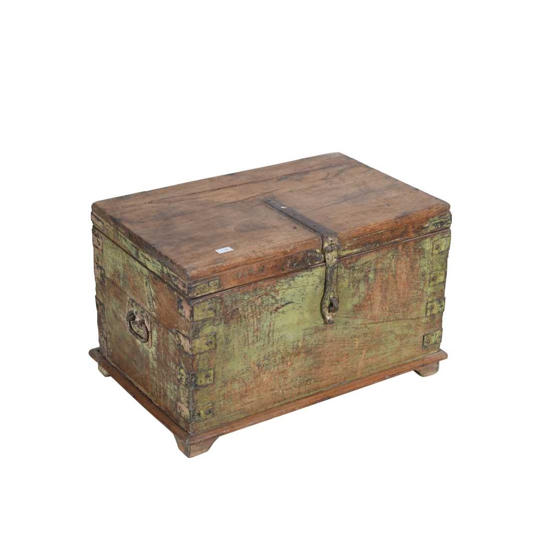 Antique Indian Teak Dowry Treasure Chest Coffee Side Table – 19th Century - Image 3