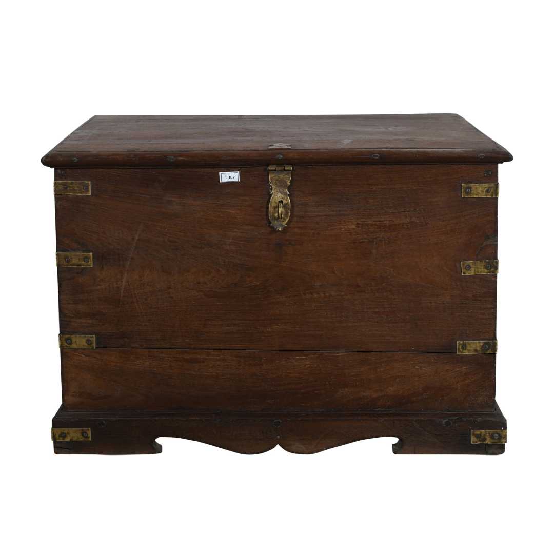 Antique Deep Mahogany Teak Indian Dowry Treasure Chest – Brass Detail Coffee Side Table - Image 4