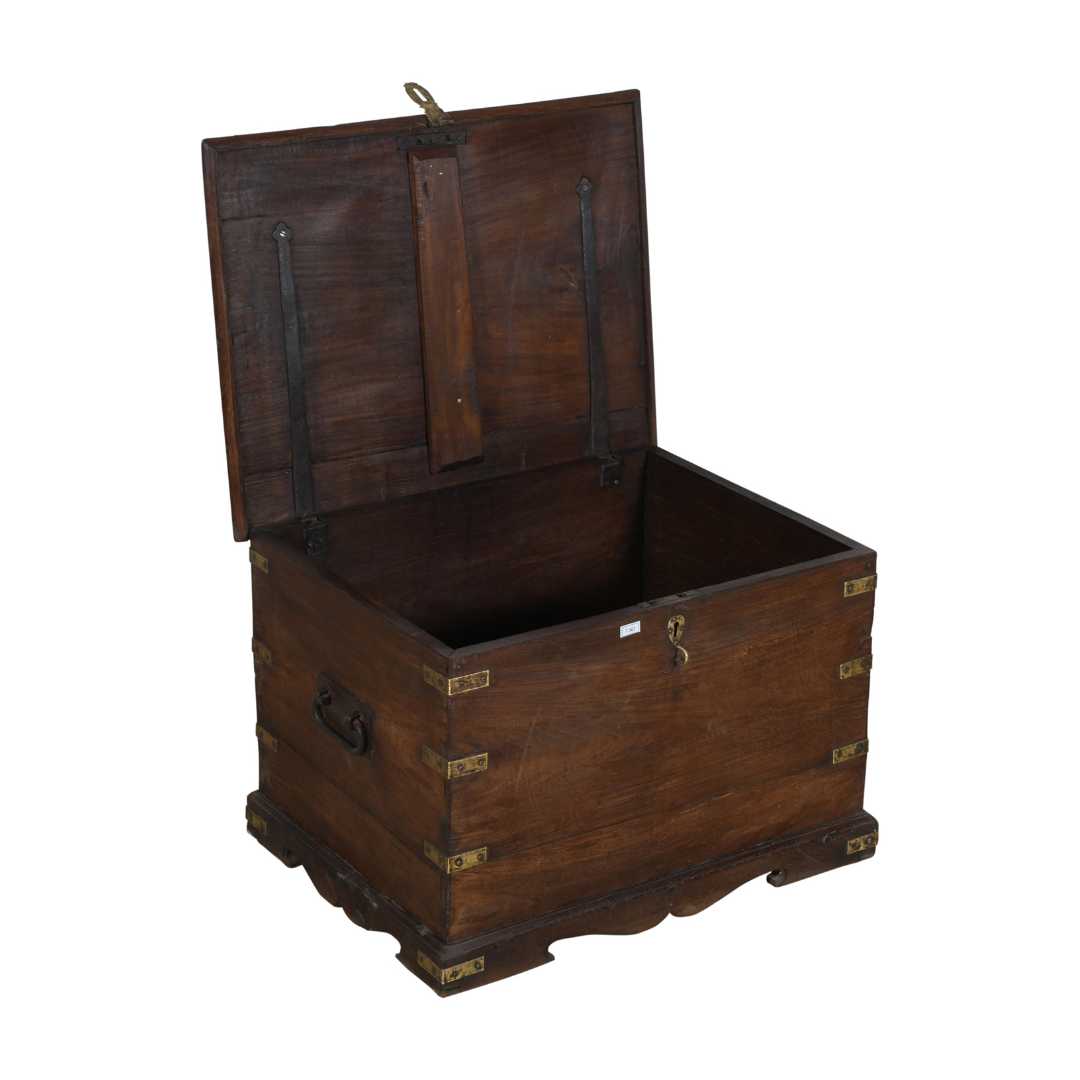 Antique Deep Mahogany Teak Indian Dowry Treasure Chest – Brass Detail Coffee Side Table - Image 2